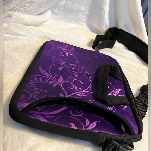 8x10 inch purple neoprene tablet case with padded shoulder strap - Picture 5 of 11